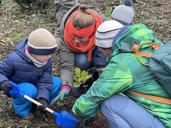 Pflanzaktion im Aachener Wald - Familie